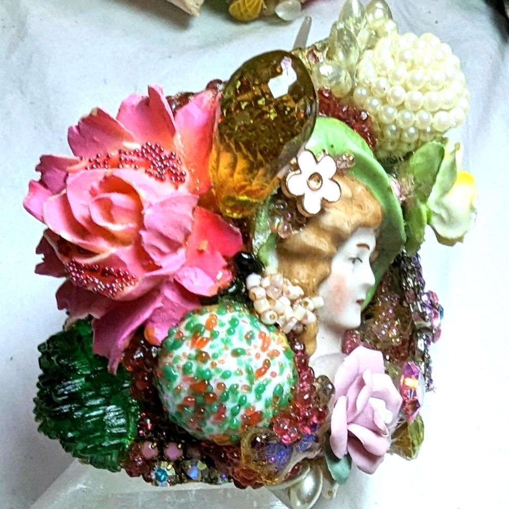 Wendy Gell Wristy Cuff Vintage Porcelain Lady, hidden angel,pearls,flowers, gems - Picture 3 of 5